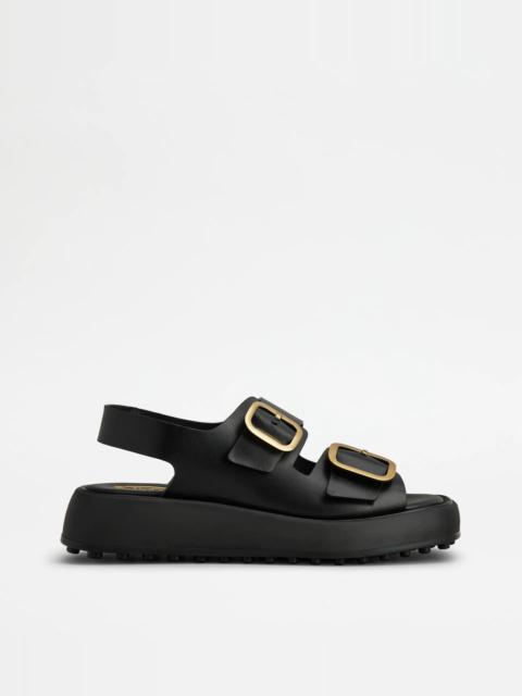SANDALS IN LEATHER - BLACK