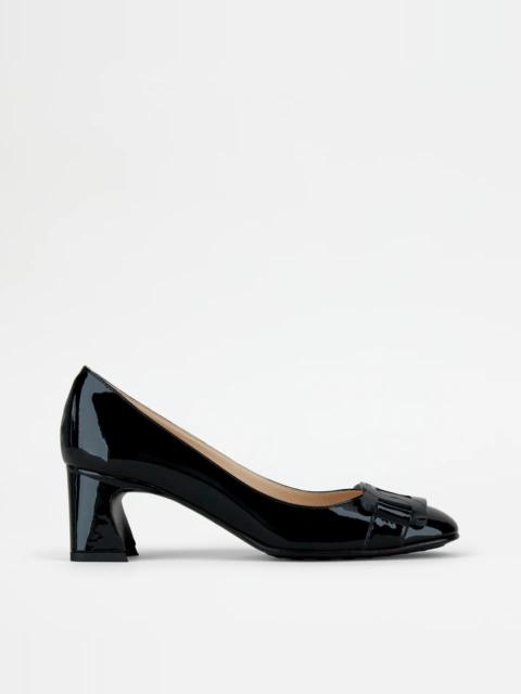 Tod's SLIDE PUMPS IN PATENT LEATHER - BLACK