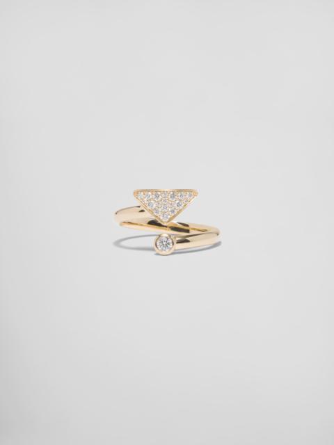 Eternal Gold contrarié ring in yellow gold with diamonds
