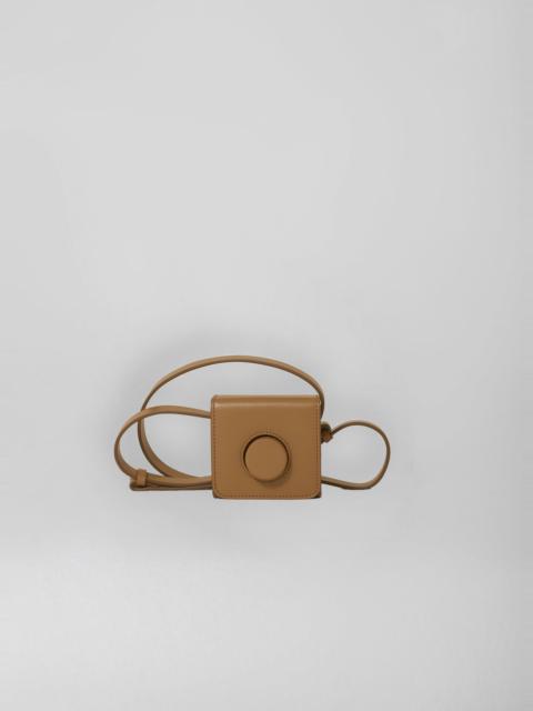 Lemaire MINI CAMERA BAG / ONLINE EXCLUSIVE
VEGETABLE-TANNED LEATHER