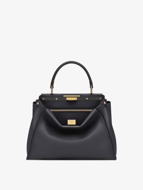 handbag in black leather