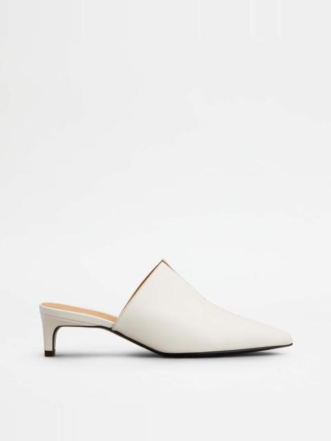 Tod's MULES IN NAPPA LEATHER - WHITE