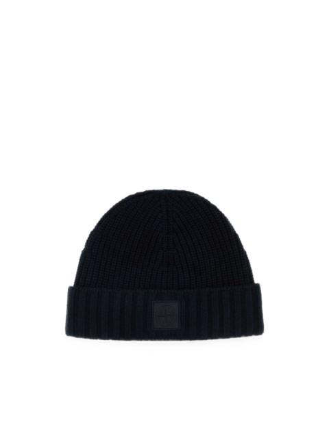 Stone Island logo-patch ribbed-knit beanie hat