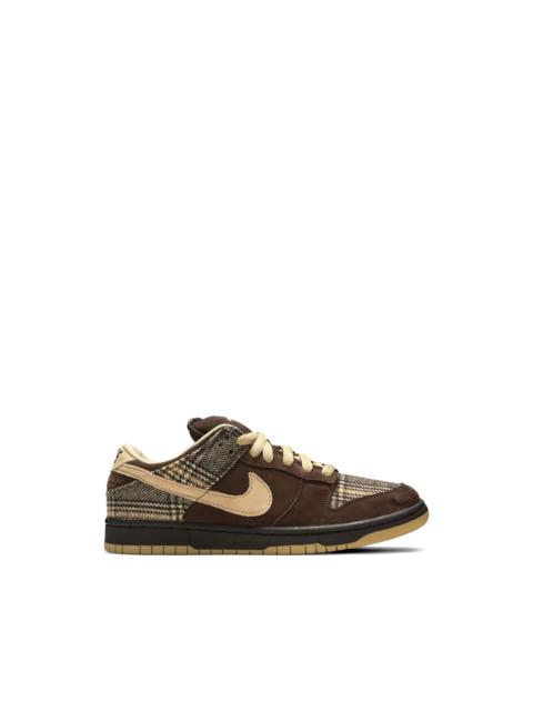 Nike swoosh lace-up sneakers