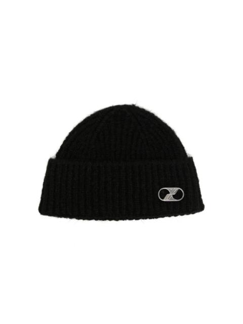 logo-plaque ribbed-knit beanie