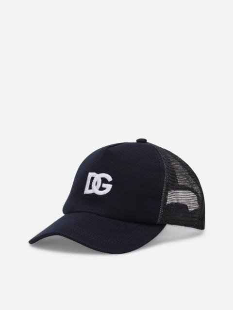 Cotton trucker hat with DG logo tag and mesh