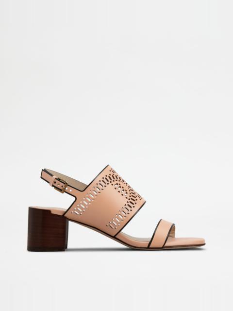 SANDALS IN LEATHER - PINK