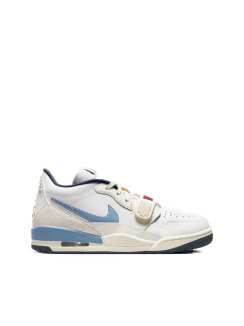 Jordan legacy strap trainers