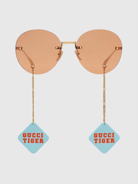 GUCCI Gucci Tiger round-frame sunglasses with pendant
