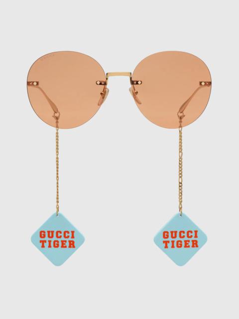 Gucci Tiger round-frame sunglasses with pendant