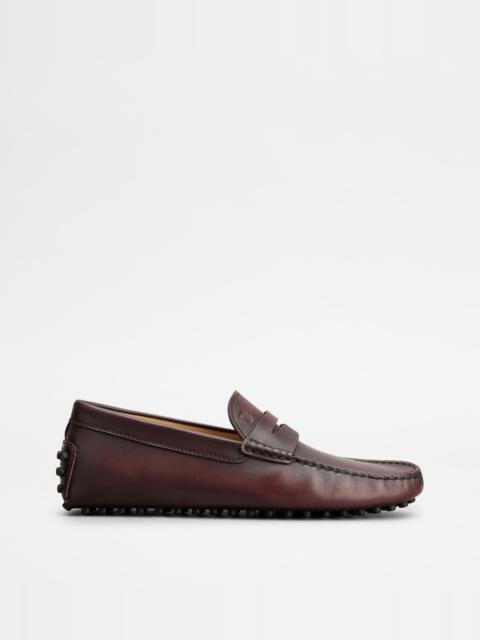 Tod's GOMMINO DRIVING SHOES IN LEATHER - BURGUNDY