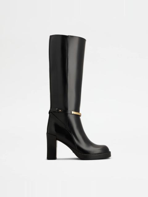 Tod's BOOTS IN LEATHER - BLACK