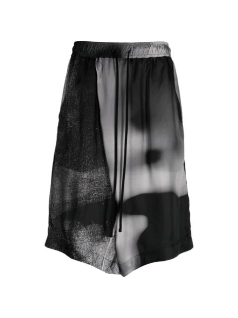 Julius abstract-print drop-crotch shorts