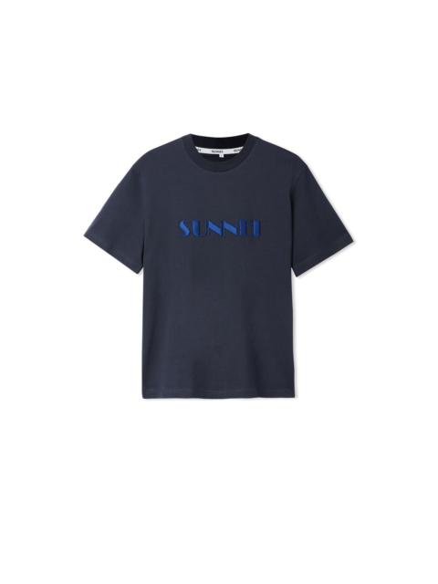 SUNNEI EMBROIDERED BIG LOGO T-SHIRT / midnight blue