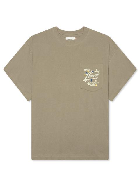 HONOR THE GIFT COMMUNITY ARTS TEE - PEBBLE