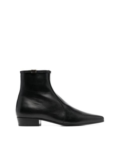buckle-fastened pointed boots