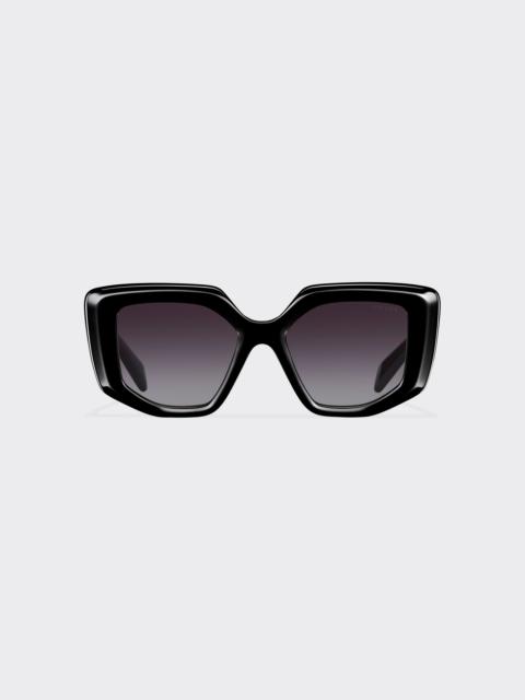 Sunglasses with triangle logo