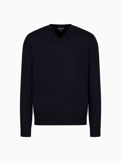 Pure virgin wool, crew-neck jumper