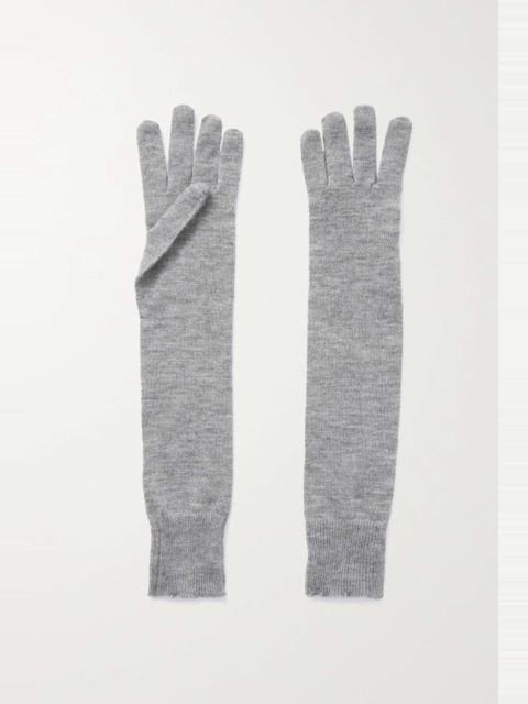 Knitted gloves