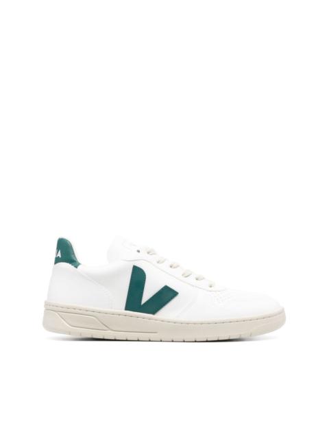 V-10 low-top sneakers