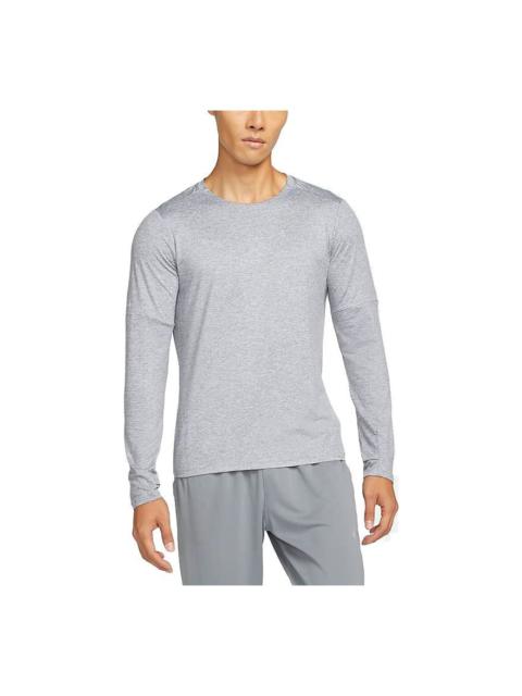 Nike Men's Nike Reflective Logo Training Sports Running Long Sleeves Light Grey T-Shirt DD4755-084