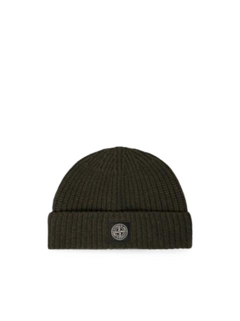 Stone Island logo-patch ribbed-knit beanie hat