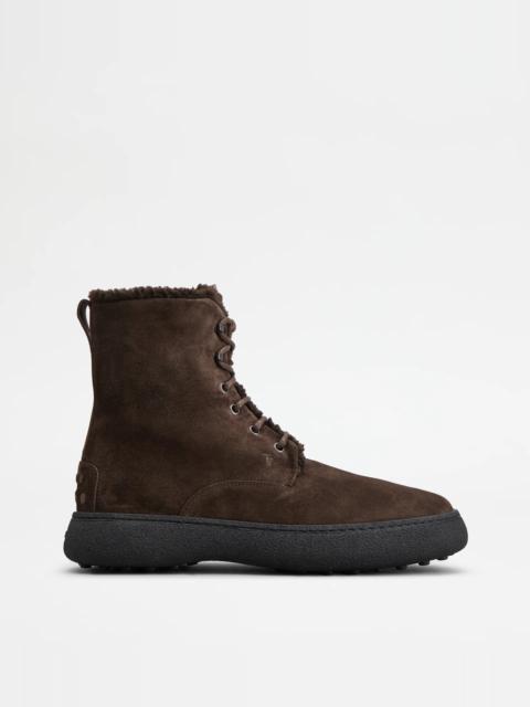 Tod's TOD'S W. G. LACE-UP ANKLE BOOTS IN SUEDE - BROWN