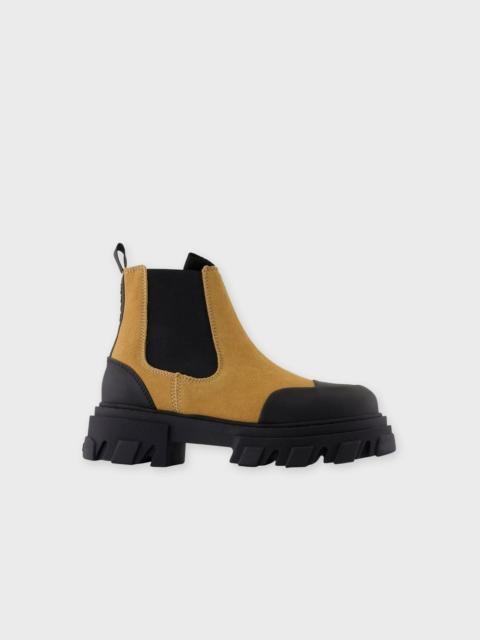 GANNI Boots Cleated Low Chelsea Suede Cognac