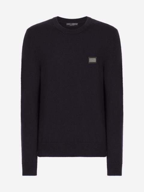 Wool round-neck sweater with branded tag
