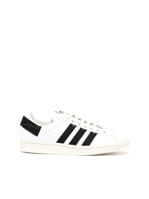 adidas signature stripe trainers