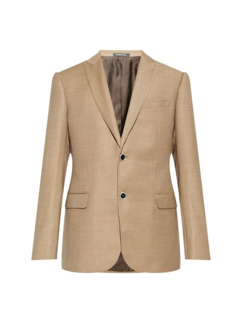 closed lapels buttoned blazer