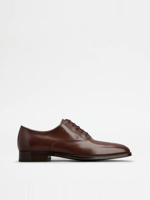 Tod's LACE-UPS IN LEATHER - BROWN