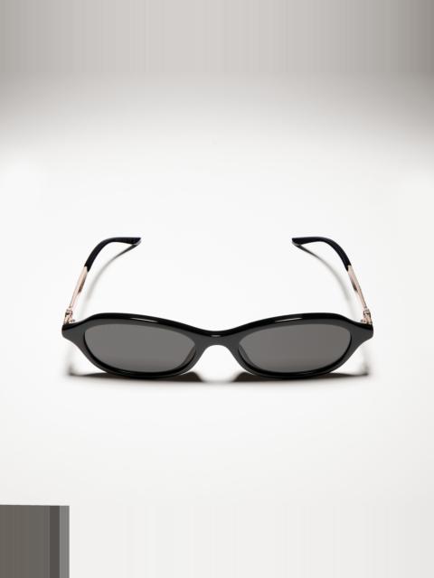 GUCCI GG2212S Oval-frame sunglasses
