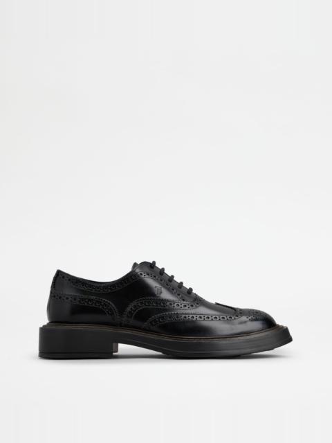 Tod's LACE-UPS IN LEATHER - BLACK