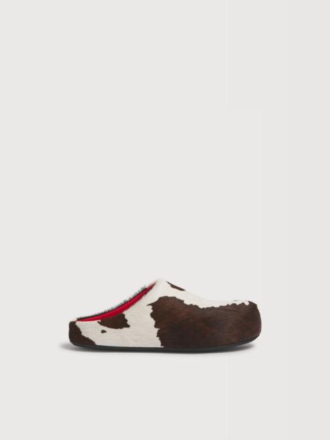 Marni WHITE AND BROWN COW-PRINT PONYHAIR FUSSBETT SABOT