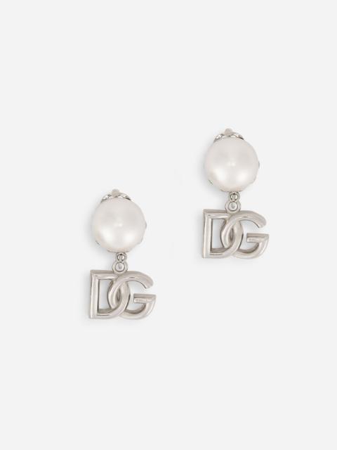 Dolce & Gabbana 진주와 DG 로고를 가진 하락 귀걸이