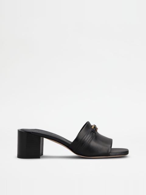 Tod's SANDALS IN LEATHER - BLACK