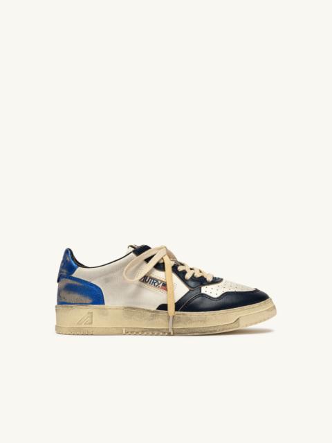 AUTRY MEDALIST LOW SUPER VINTAGE SNEAKERS IN WHITE, SPACE BLUE AND BLUE LEATHER