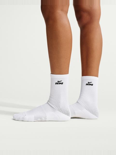 Nike NikeSKIMS Dri-FIT Pilates Grip Crew Socks (1 Pair)