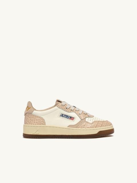 AUTRY MEDALIST LOW SNEAKERS IN MARSHMALLOW AND IVORY LEATHER