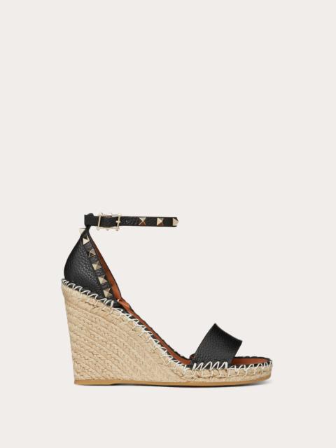 Valentino DOUBLE ROCKSTUD GRAINY CALFSKIN WEDGE SANDAL 105 MM