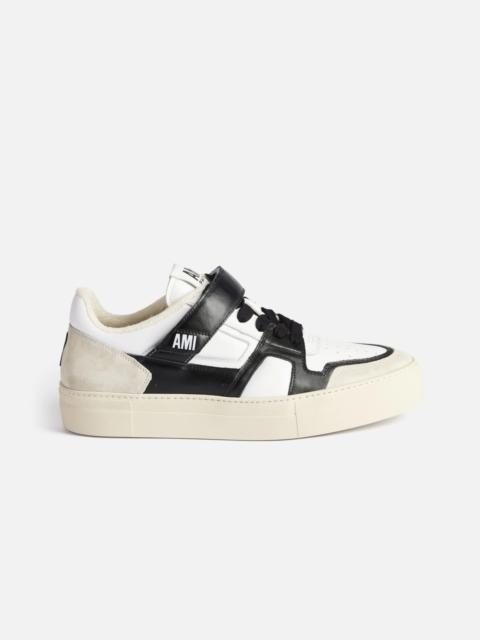 AMI Paris Low-Top Ami De Coeur Sneakers