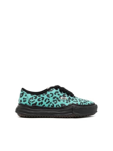 leopard-print low-top sneakers