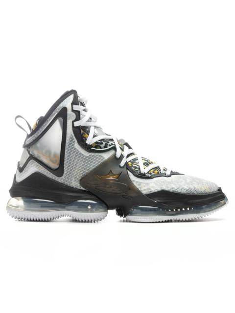 Nike LeBron 19 "Royalty"스니커머스