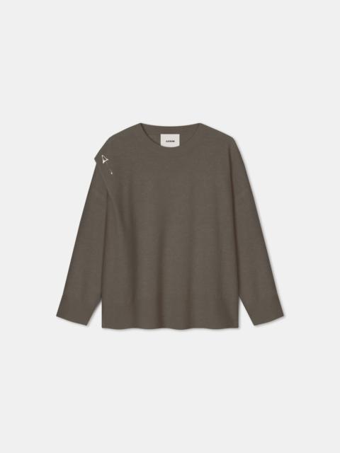 AERON GRANDE
Merino wool sweater with brooch