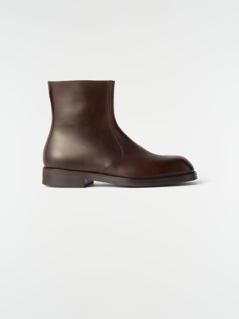 Lemaire ZIPPED ANKLE BOOTS IN SHINY LEATHER