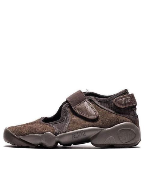 Nike Taupe 공기 림 운동화