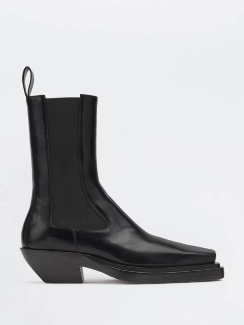 Bottega Veneta lean