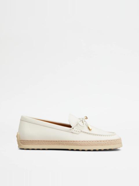Tod's LOAFERS IN LEATHER - WHITE