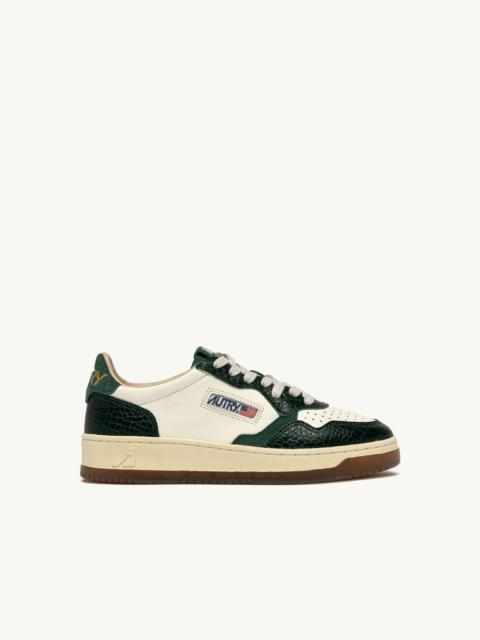 AUTRY MEDALIST LOW SNEAKERS IN MARSHMALLOW AND GREEN LEATHER